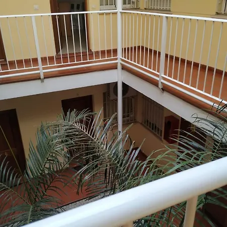 Tuga Dos Aceras 38 * Malaga